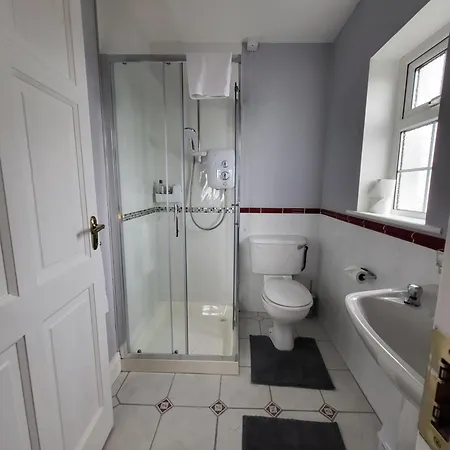 Ashbury House Lodge *